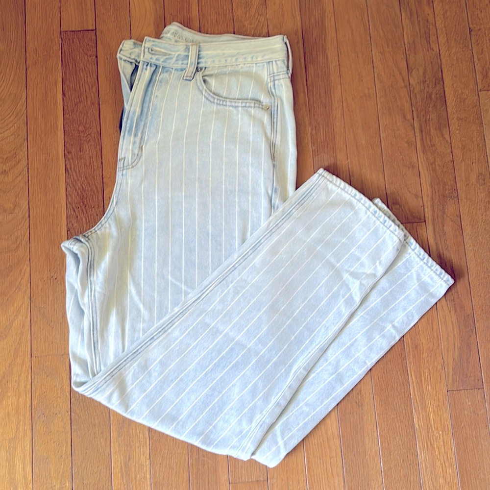AMERICAN EAGLE STRIPE MOM JEAN size 8 fit